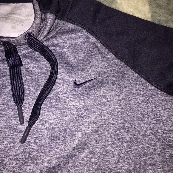 Nike Tops - Nike Therma Fit hoodie